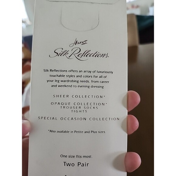 Hanes Silk Reflection Silky Sheer Knee Highs #725 Little Color 2 Pair Sandalfoot - Picture 5 of 5